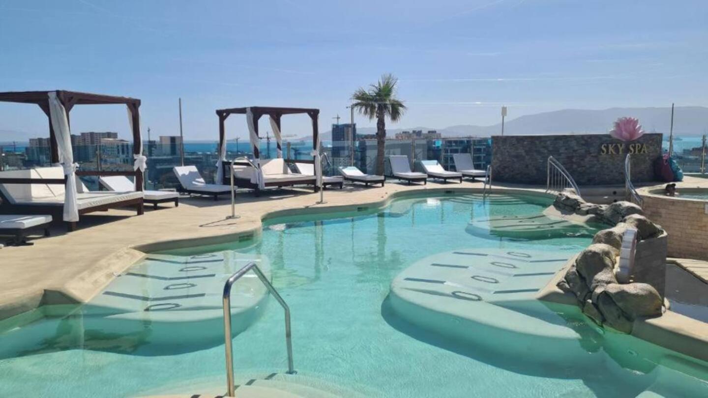 Urban Oasis At Luxurious Ocean Village Gibraltar Ngoại thất bức ảnh