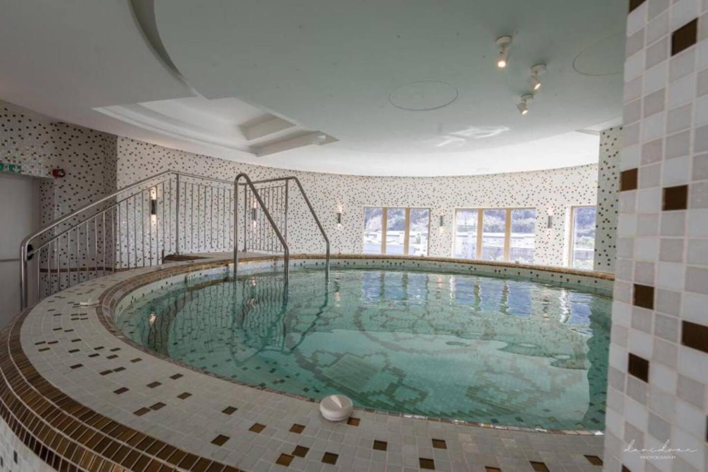 Urban Oasis At Luxurious Ocean Village Gibraltar Ngoại thất bức ảnh