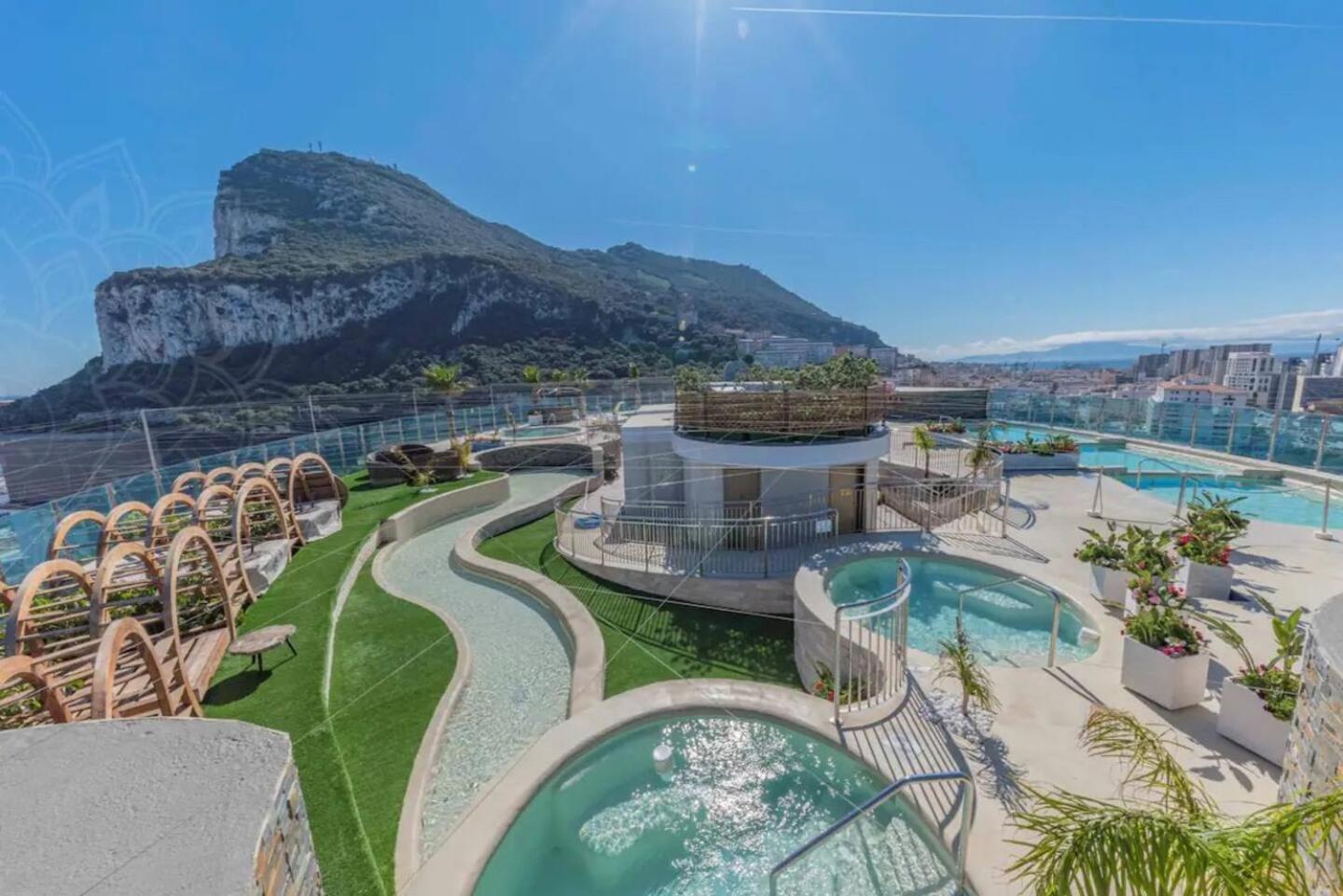Urban Oasis At Luxurious Ocean Village Gibraltar Ngoại thất bức ảnh