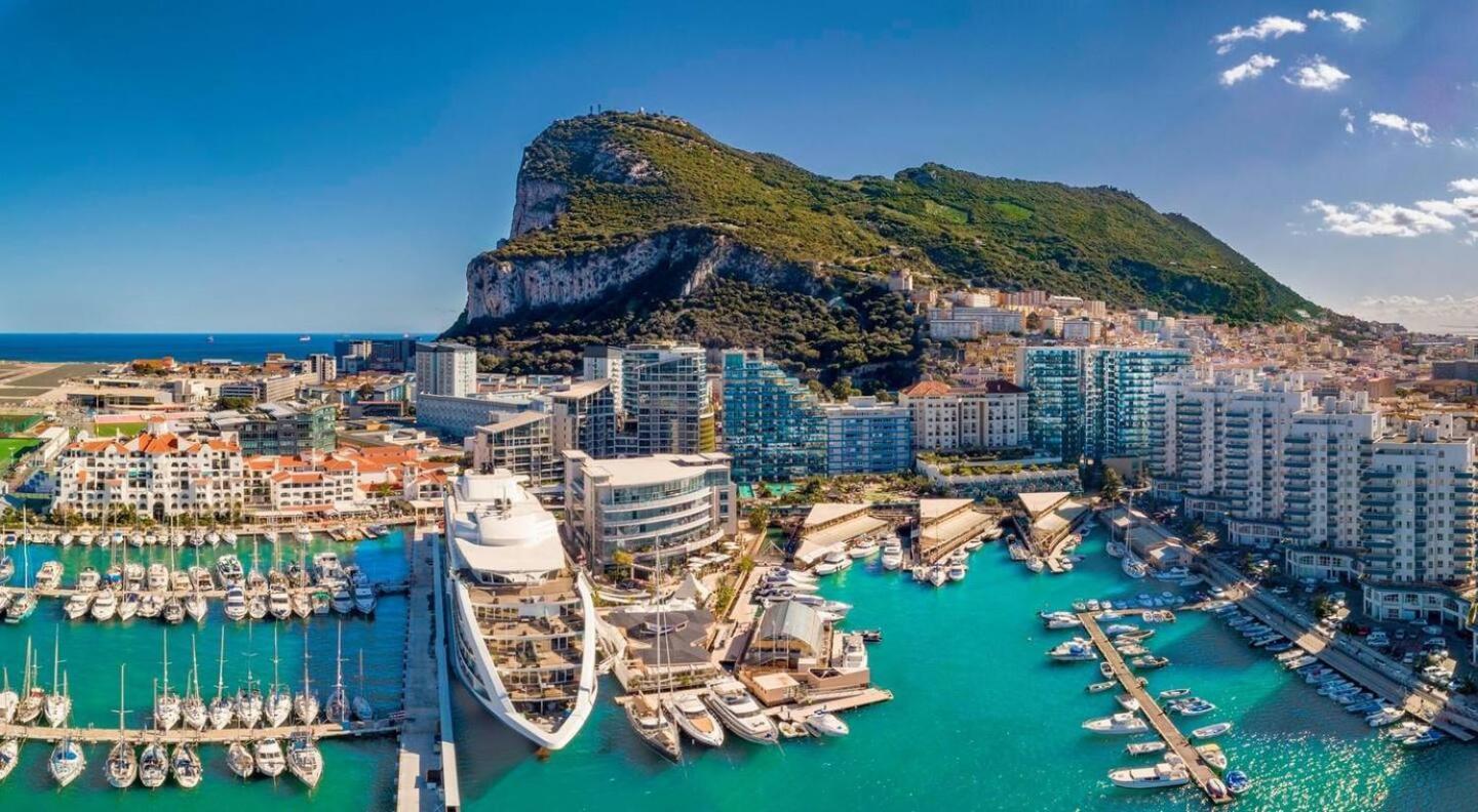 Urban Oasis At Luxurious Ocean Village Gibraltar Ngoại thất bức ảnh